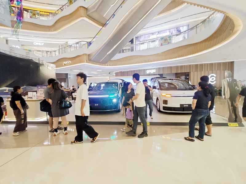 零跑汽车  X  深圳宝安大仟里  